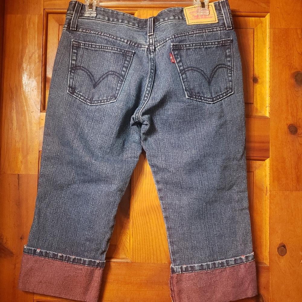 ❤3/$50❤Like new!🌟CUTE🌟Levis Capris